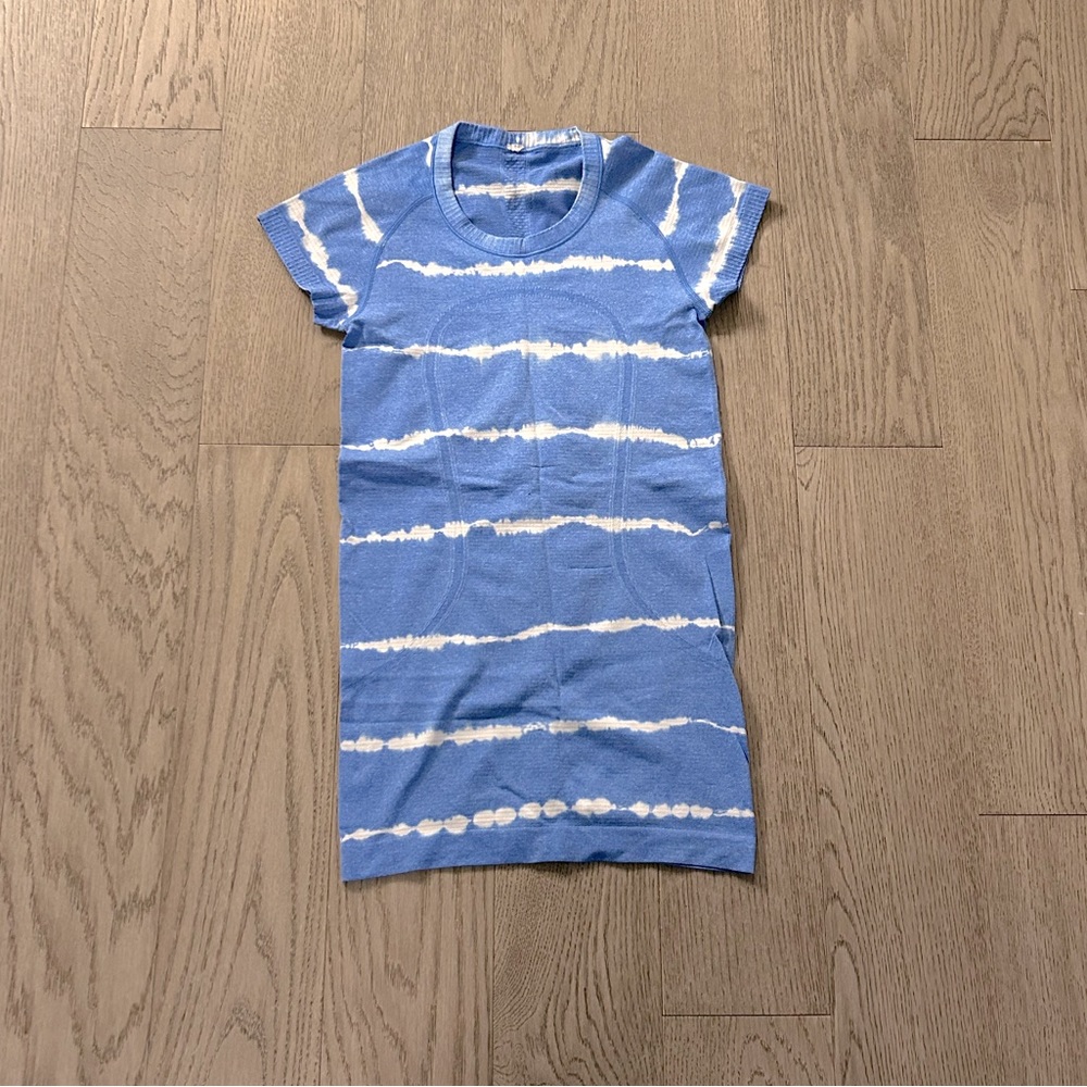 Lululemon T-shirt